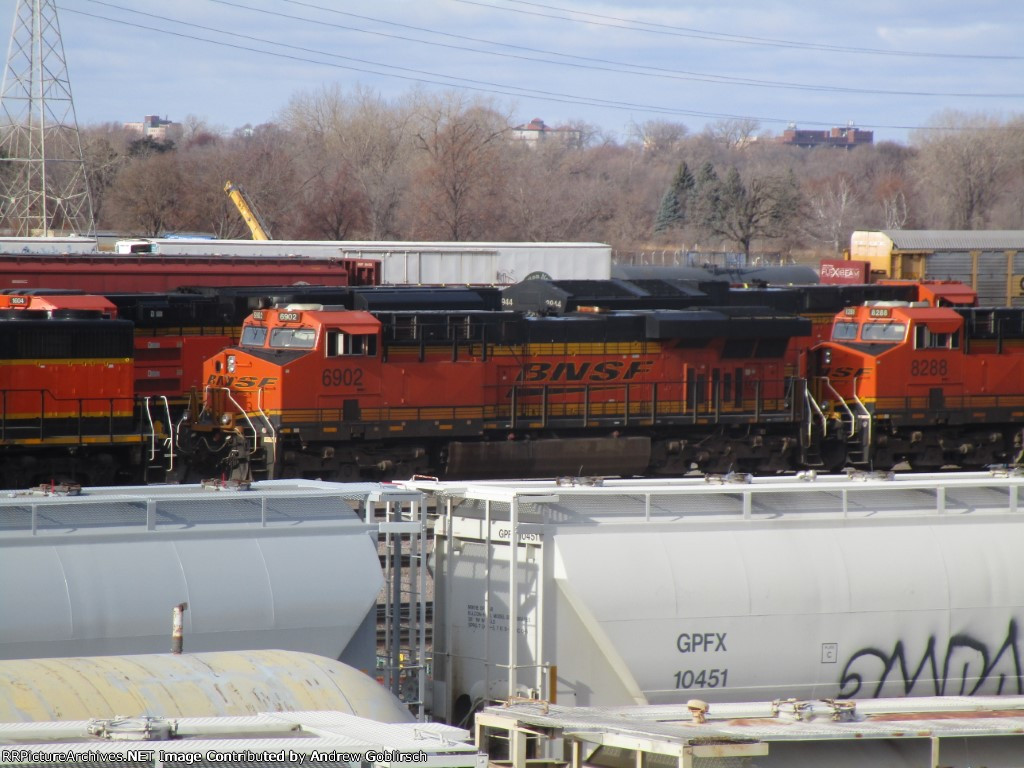 BNSF 6902